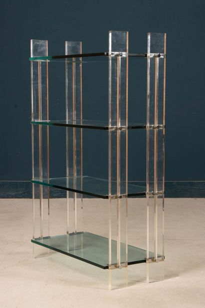 Etagère moderne, plateaux en verre et montants...