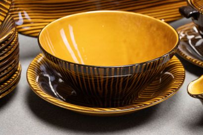 SARREGUEMINES Domino service
Large earthenware...