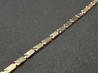 Chaine en or, maille articulée plate.
Or...