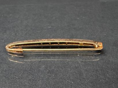 Barrette en or 585°/00 sertie de petits diamants...