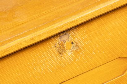 Desk drawer in metal and patinated cardboard.
ADINE...