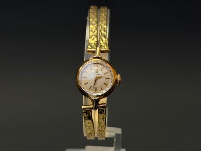 OMEGA Montre de dame en or 750°/00.
Bracelet...