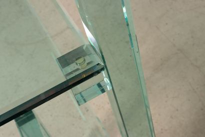 Etagère en verre, montants en verre
Roche...