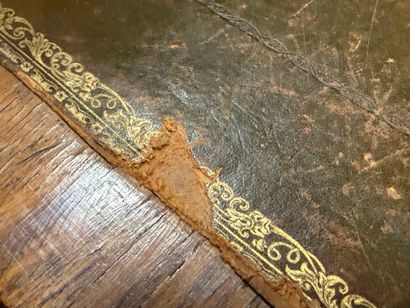Inlaid flat desk opening to three drawers.
Transitional...