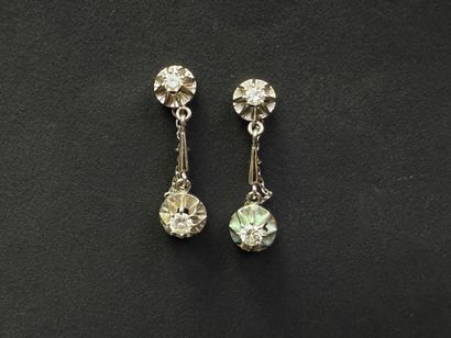 Paire de boucles d'oreille en or et diamants.
Or...
