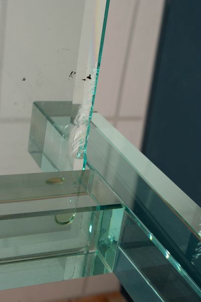 Etagère en verre, montants en verre
Roche...