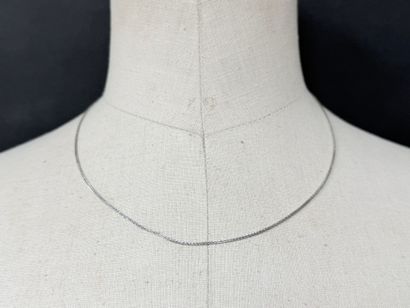 Chaine en or gris, maille épis
Or 750°/00.
L:...
