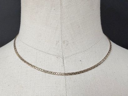 Collier en or maille gourmette plate.
Or...