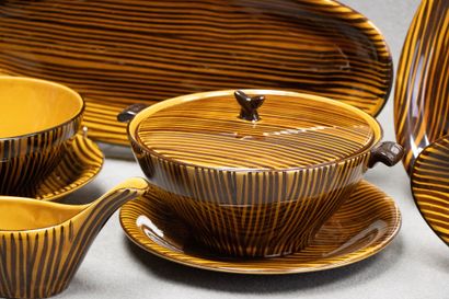 SARREGUEMINES Domino service
Large earthenware...