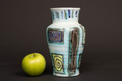 ACCOLAY. 
Vase en céramique émaillée à décor...
