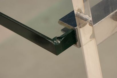 Etagère d'angle plateaux en verre et montants...