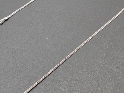 Chaine en or gris, maille épis
Or 750°/00.
L:...