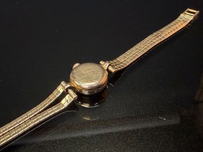 OMEGA Montre de dame en or 750°/00.
Bracelet...