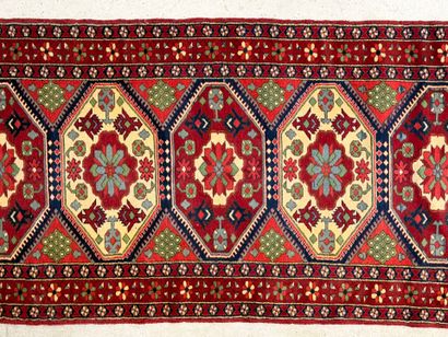Hand-woven wool gallery, Orient. 
300 x 88...