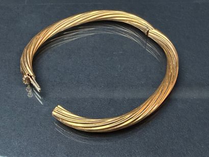 Bracelet jonc en or torsadé.
Or 750°/00,...