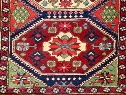 Hand-woven wool gallery, Orient. 
300 x 88...