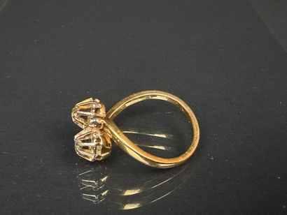 Bague toi et moi en or sertie de deux petits...