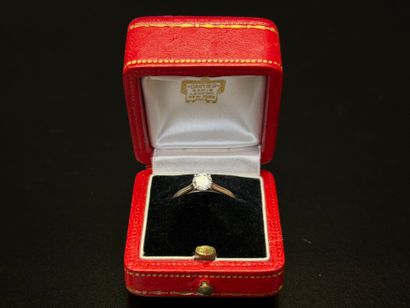 CARTIER Solitaire en or gris monture Cartier...