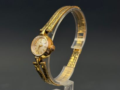 OMEGA Montre de dame en or 750°/00.
Bracelet...