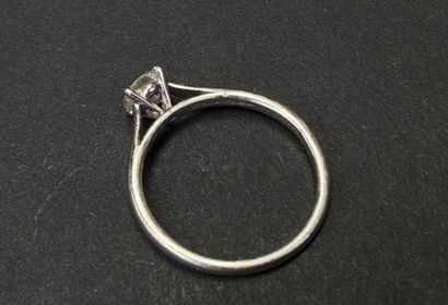 CARTIER Solitaire en or gris monture Cartier...