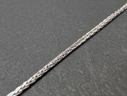 Chaine en or gris, maille épis
Or 750°/00.
L:...
