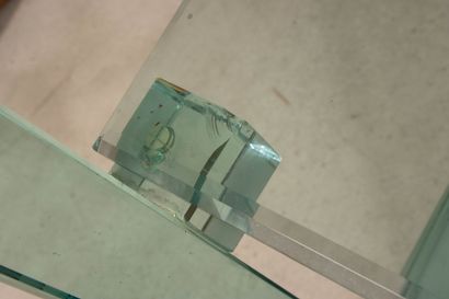 Etagère en verre, montants en verre
Roche...