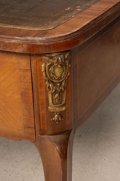 Inlaid flat desk opening to three drawers.
Transitional...