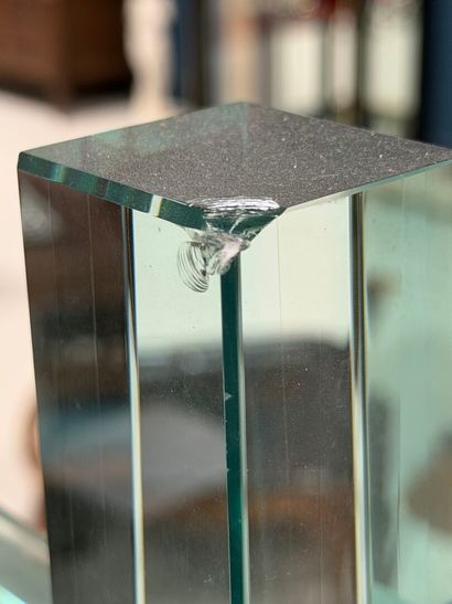 Etagère en verre, montants en verre
Roche...