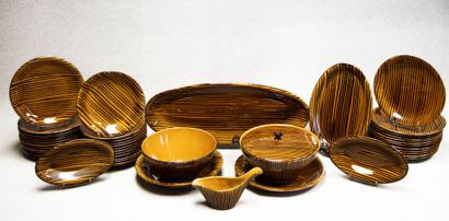 SARREGUEMINES Domino service
Large earthenware...
