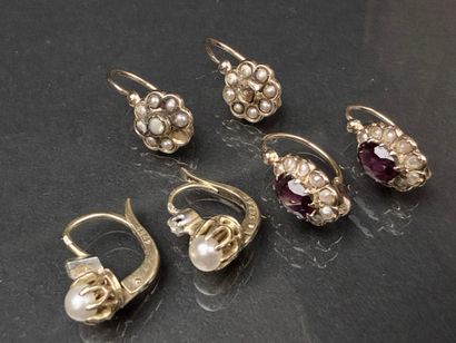 Ensembe de trois paires de boucles d'oreille...