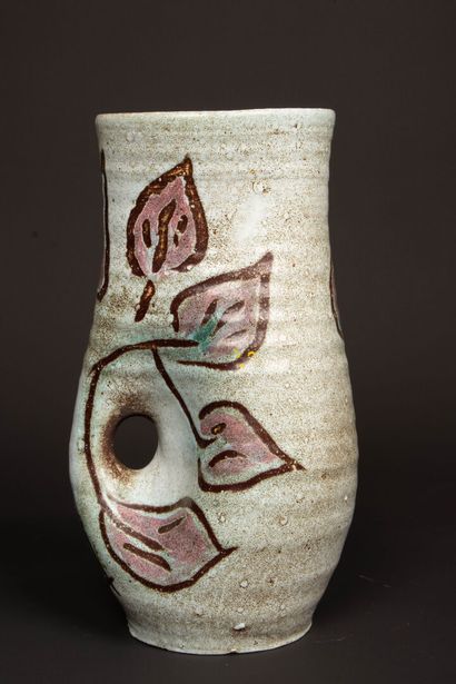 ACCOLAY. 
Vase en céramique émaillée à décor...