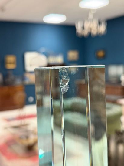 Etagère en verre, montants en verre
Roche...