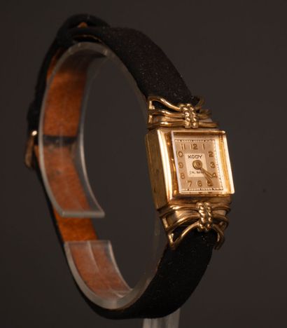 Montre de dame boitier en or 750°/00 de marque...