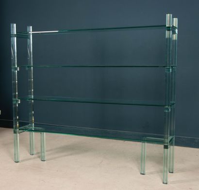 Etagère en verre, montants en verre
Roche...