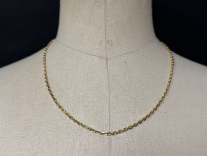 Chaine en or maille forçat.
Or 750°/00.
L:...