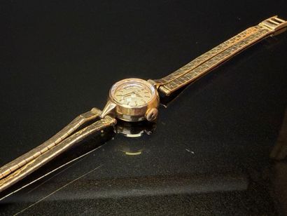 OMEGA Montre de dame en or 750°/00.
Bracelet...