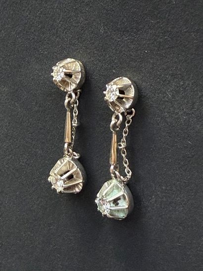 Paire de boucles d'oreille en or et diamants.
Or...