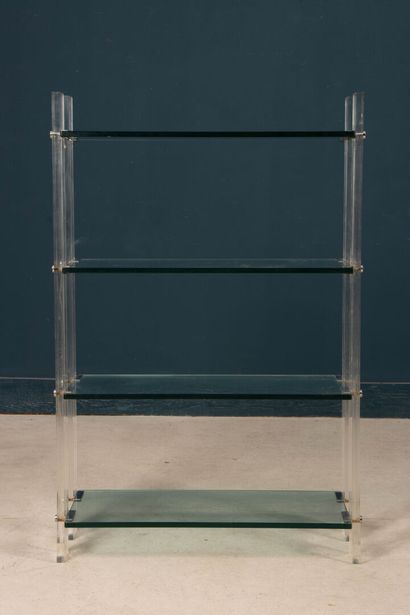 Etagère moderne, plateaux en verre et montants...