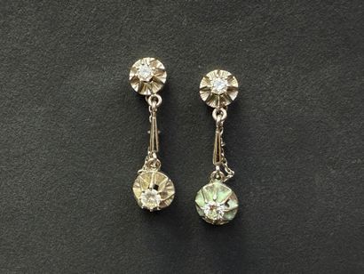 Paire de boucles d'oreille en or et diamants.
Or...