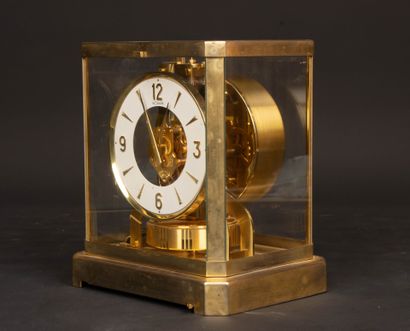 JAEGER LECOULTRE
ATMOS model. 
Gilded brass...