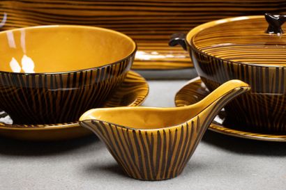 SARREGUEMINES Domino service
Large earthenware...