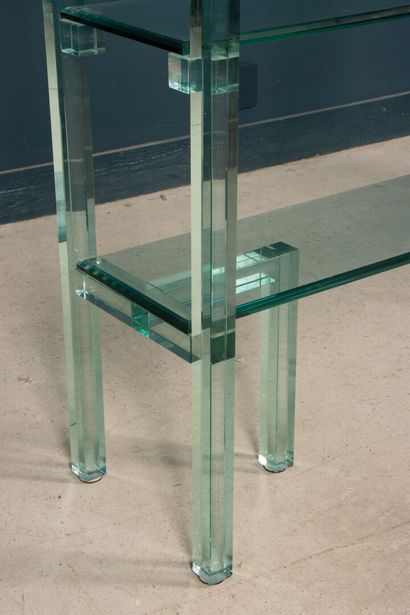 Etagère en verre, montants en verre
Roche...