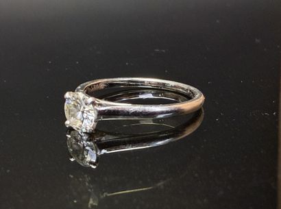 CARTIER Solitaire en or gris monture Cartier...