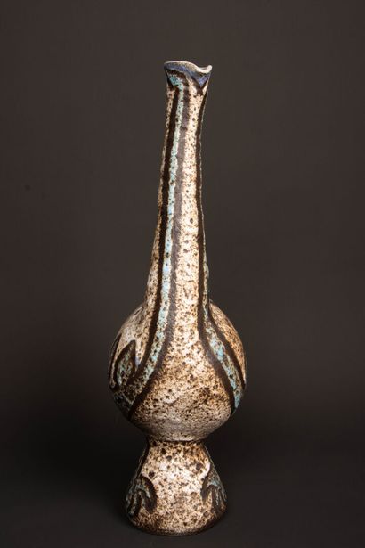 ACCOLAY. 
Vase zoomorphe en céramique émaillée....