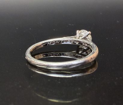 CARTIER Solitaire en or gris monture Cartier...