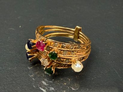 Bague en or, composées de quatre anneaux...