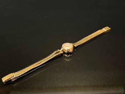 OMEGA Montre de dame en or 750°/00.
Bracelet...