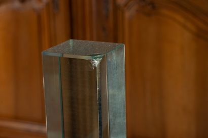 Etagère en verre, montants en verre
Roche...