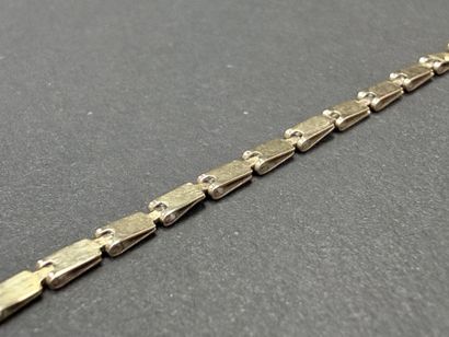 Chaine en or, maille articulée plate.
Or...