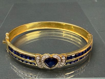 Bracelet jonc en or, serti de pierres bleues...